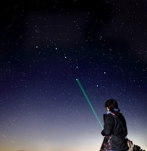 Im Sternenpark - mit Laserpointer auf Sternbilder zeigen und sie erklären