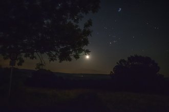 Mond, Sternenbild Stier und Plejaden