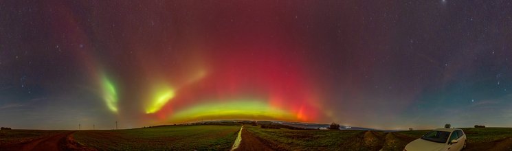 Polarlichter in der Rhön, leuchtend bunt am Himmel