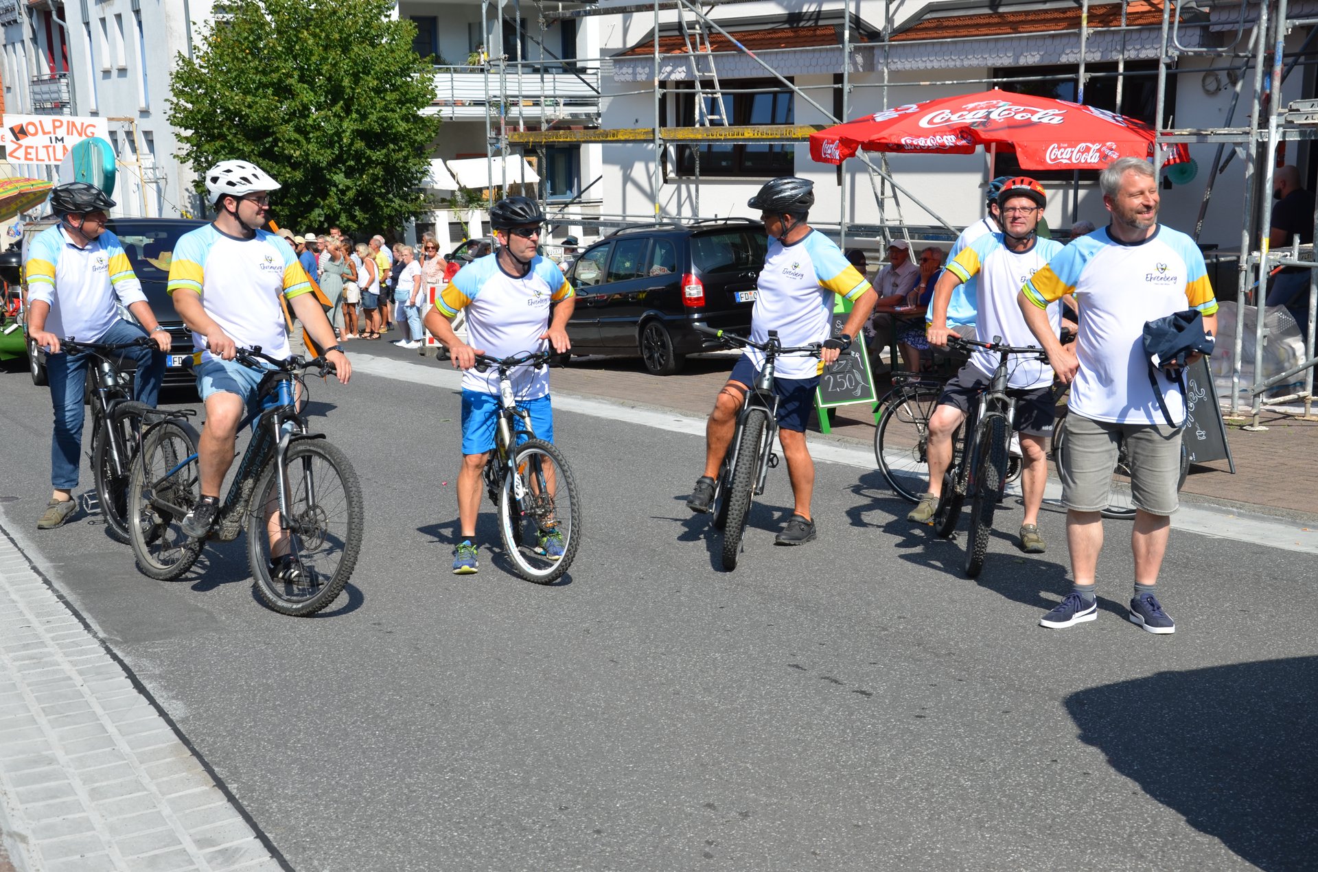 Fahrradfahrer Ortsvorsteher mit Landrat Bernd Woide und Sebastian Müller