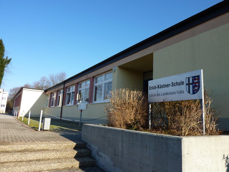 Bild der Erich-Kästner-Schule in Hilders, Außenansicht