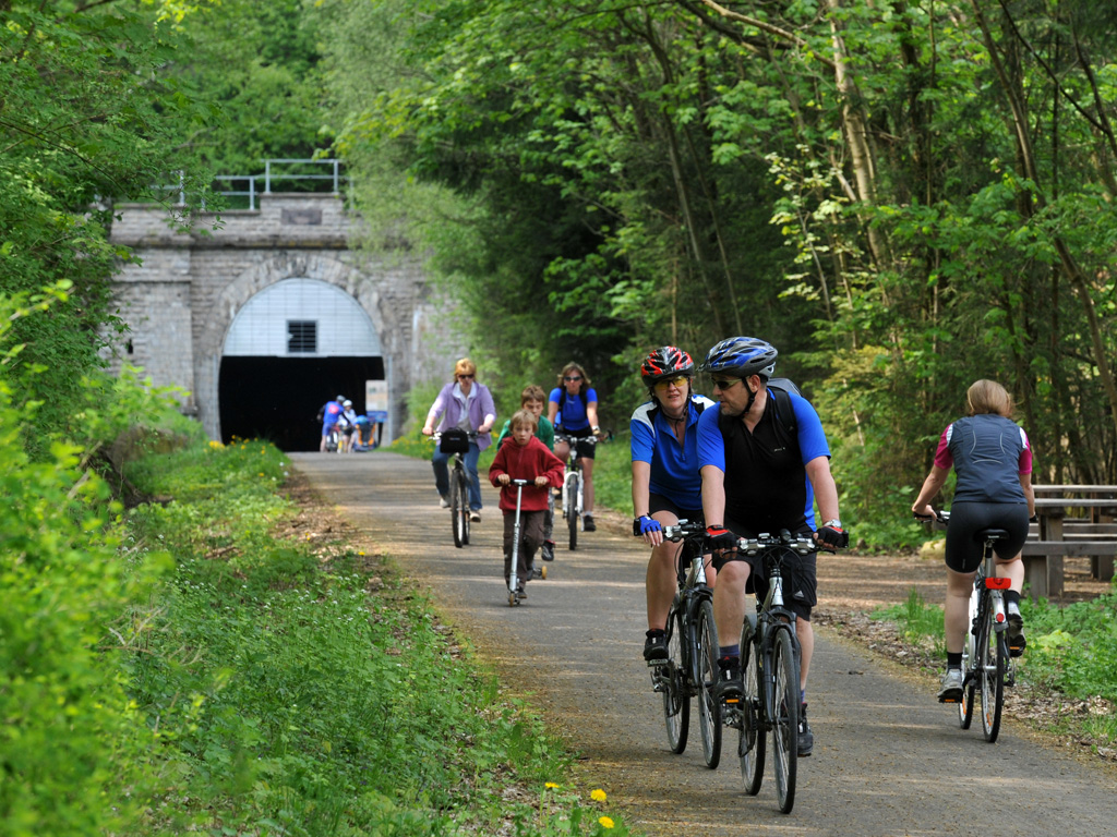Radfahrer vor dem Milseburgtunnel